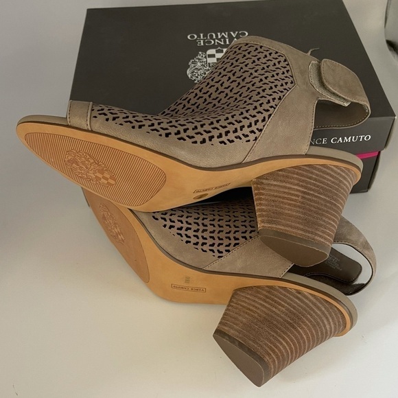 Vince Camuto Nude Wedge Sandal Platform Block Heels Hippo Grey Dastana, Sz 11 - Picture 2 of 10